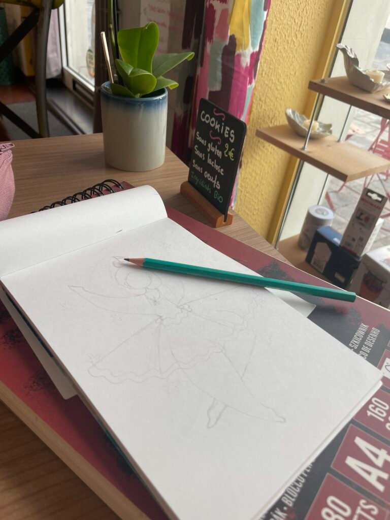 carnet à dessin, avec crayon à papier dans une boutique