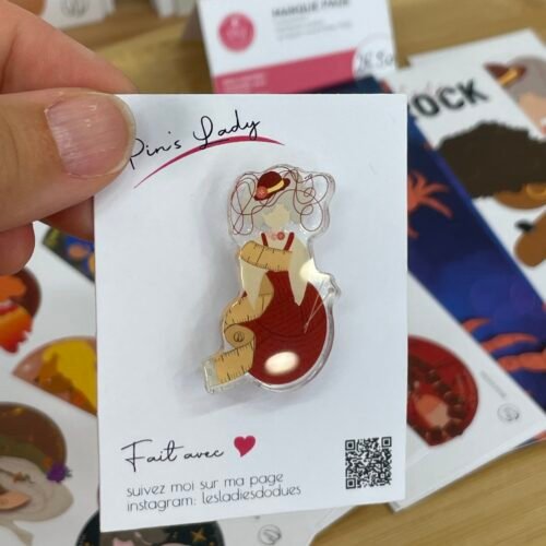 Pin’s Tricoteuse – Ladies Dodues en édition originale