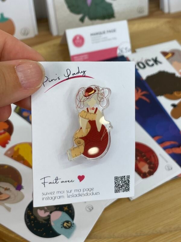 Pin’s Tricoteuse – Ladies Dodues en édition originale